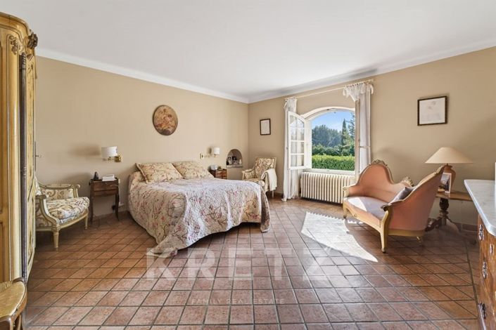 Image No.13-5 Bed House for sale