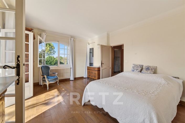 Image No.16-5 Bed House for sale