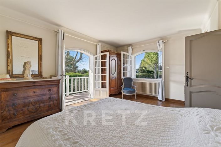 Image No.17-5 Bed House for sale