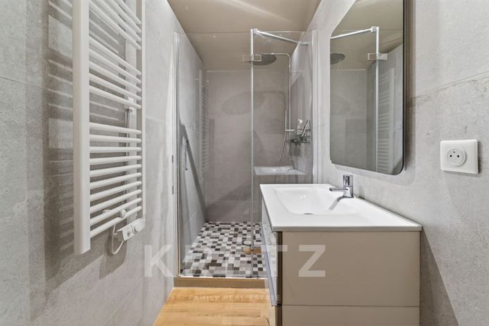 Image No.18-5 Bed House for sale