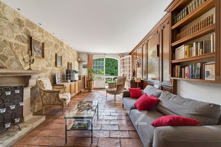 Image No.6-5 Bed House for sale