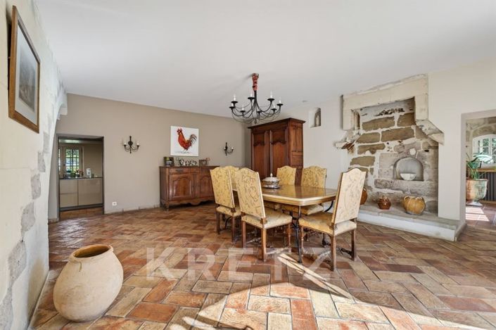 Image No.8-5 Bed House for sale