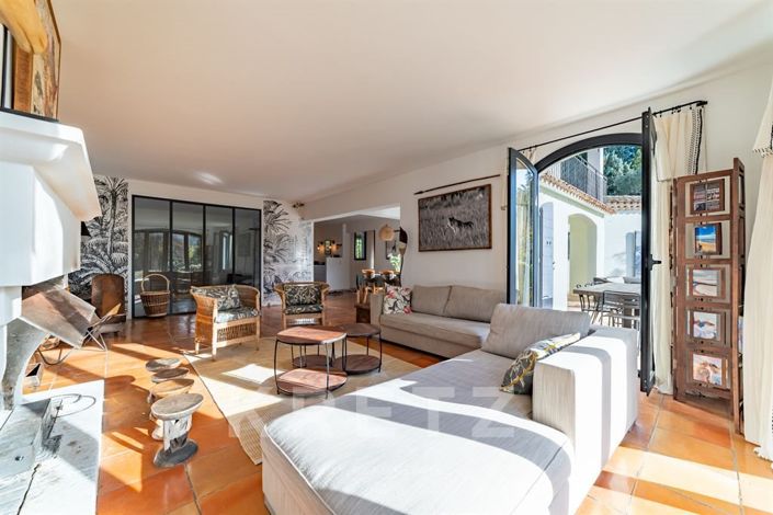 Image No.11-5 Bed House for sale