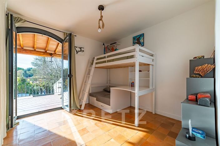 Image No.16-5 Bed House for sale