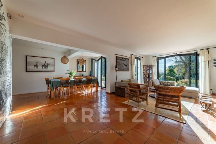 Image No.8-5 Bed House for sale