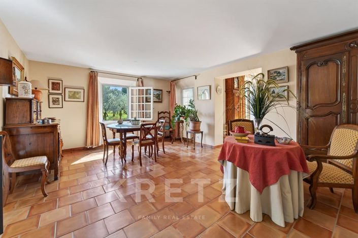 Image No.12-5 Bed House for sale