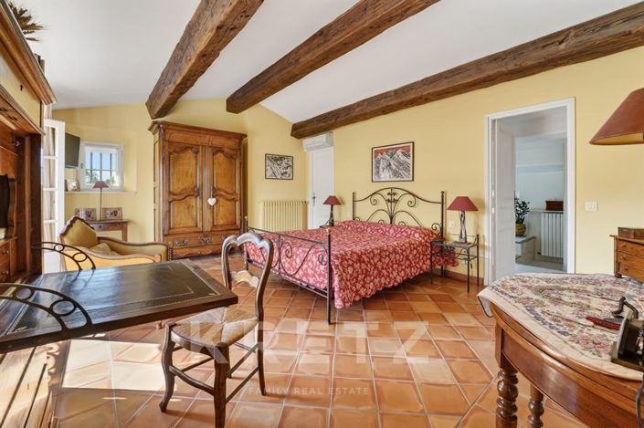 Image No.17-5 Bed House for sale