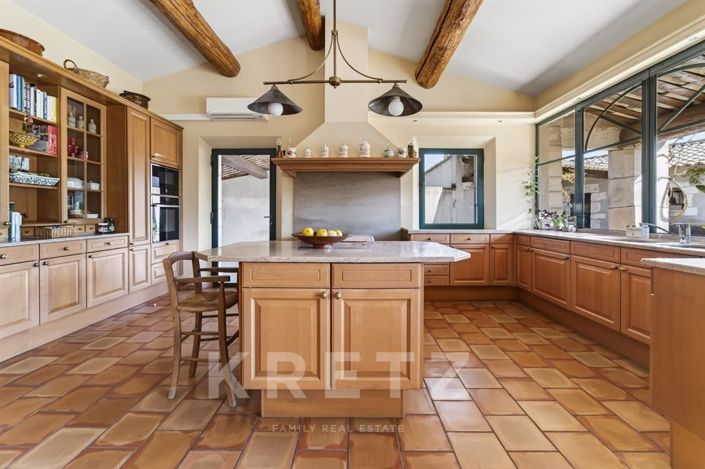 Image No.8-5 Bed House for sale