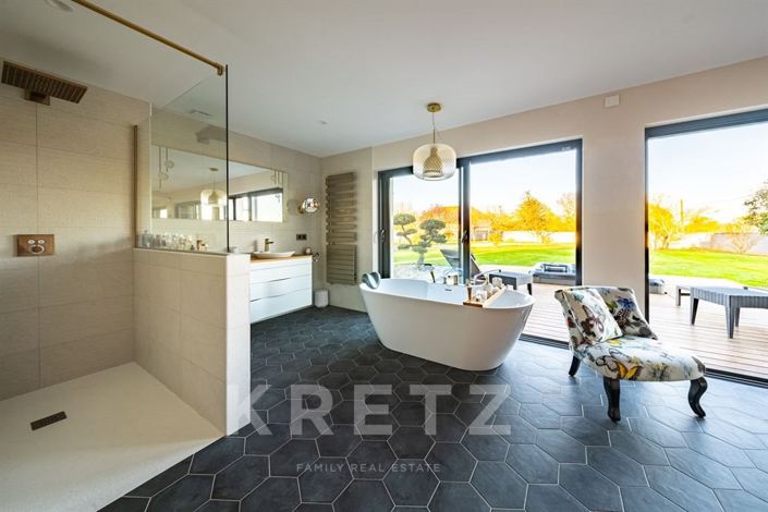 Image No.12-6 Bed House for sale