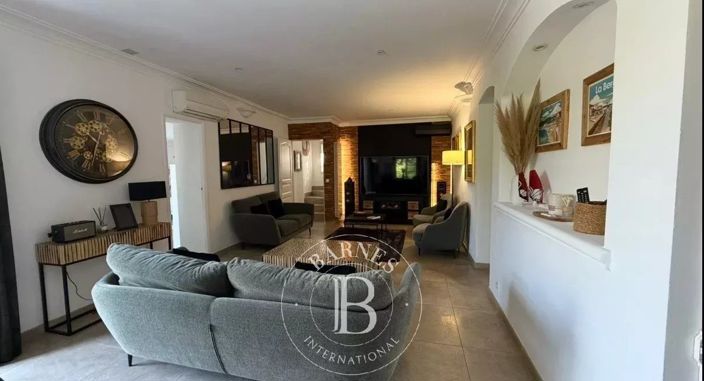 Image No.8-3 Bed House for sale