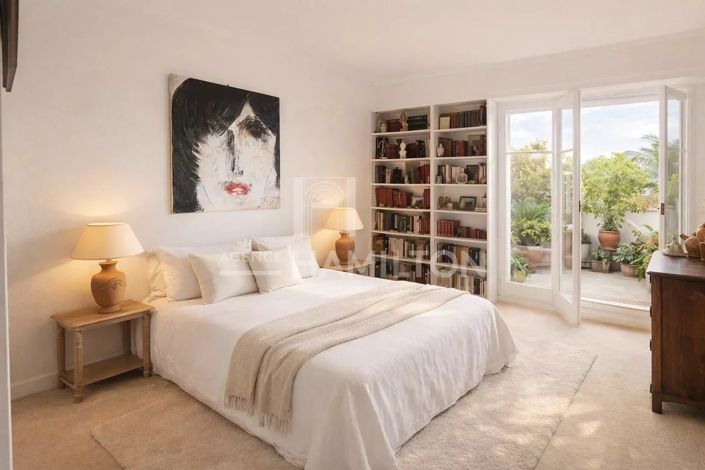 Image No.10-1 Bed Apartment for sale