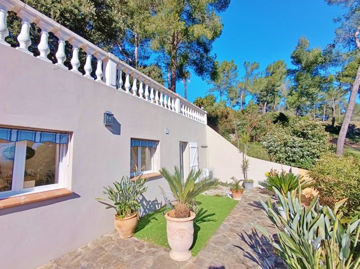 Image No.14-6 Bed House for sale