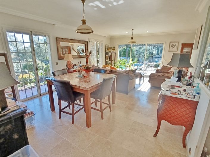 Image No.5-6 Bed House for sale