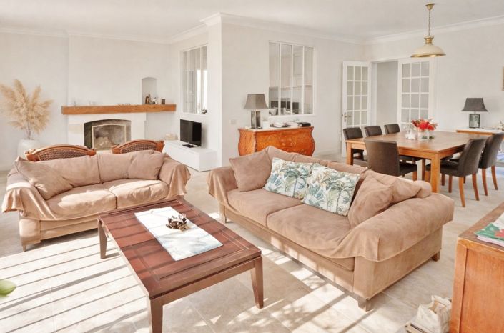 Image No.6-6 Bed House for sale