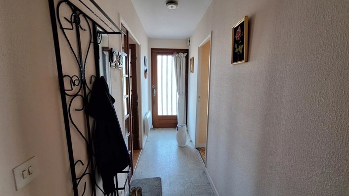 Image No.8-3 Bed House for sale