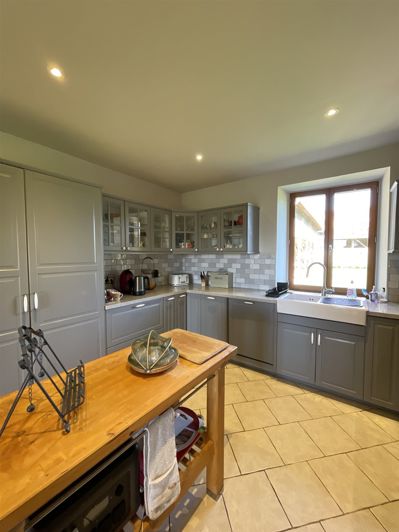 Image No.6-4 Bed House for sale