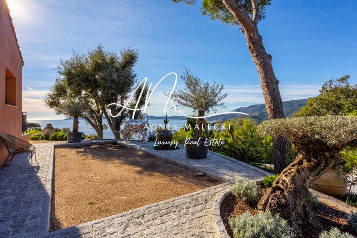 Image No.3-5 Bed House for sale