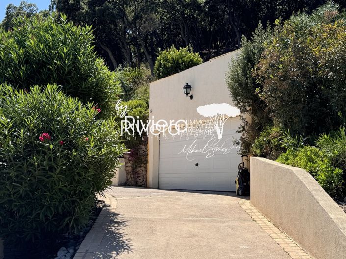 Image No.21-5 Bed House for sale