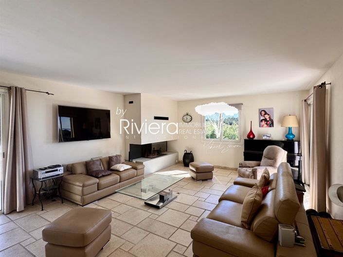 Image No.8-5 Bed House for sale