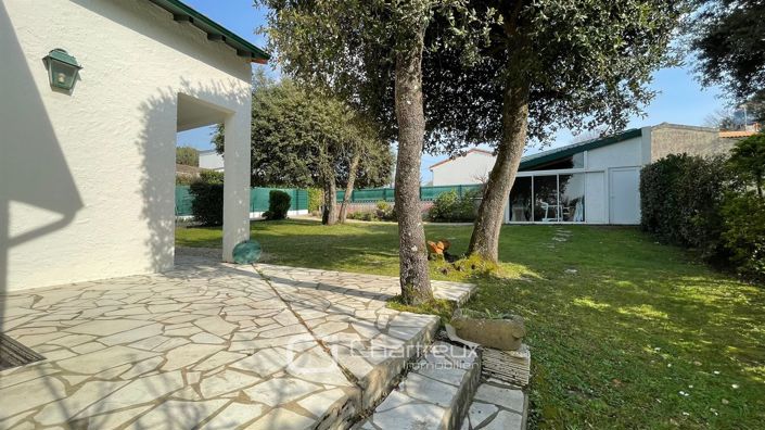 Image No.40-5 Bed House for sale