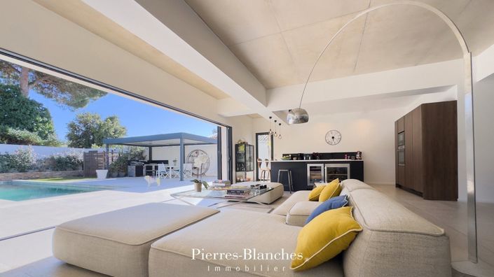 Image No.3-4 Bed House for sale