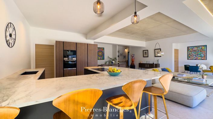 Image No.8-4 Bed House for sale