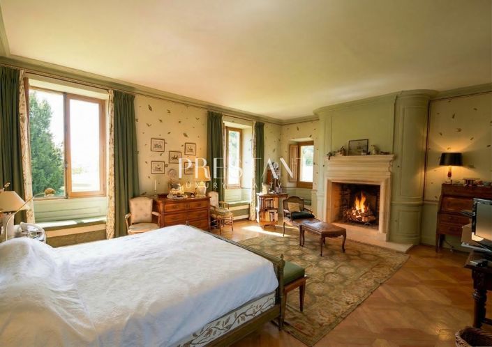 Image No.10-13 Bed Property for sale