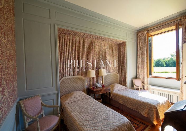 Image No.12-13 Bed Property for sale