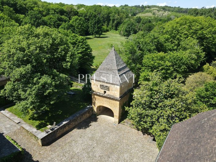 Image No.14-13 Bed Property for sale