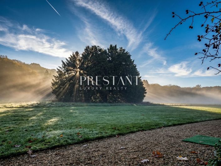 Image No.19-13 Bed Property for sale