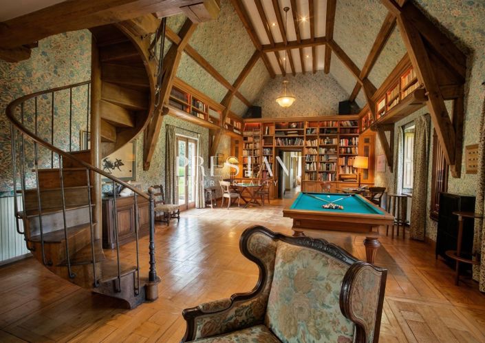 Image No.3-13 Bed Property for sale