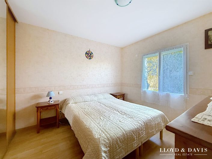 Image No.10-3 Bed House for sale