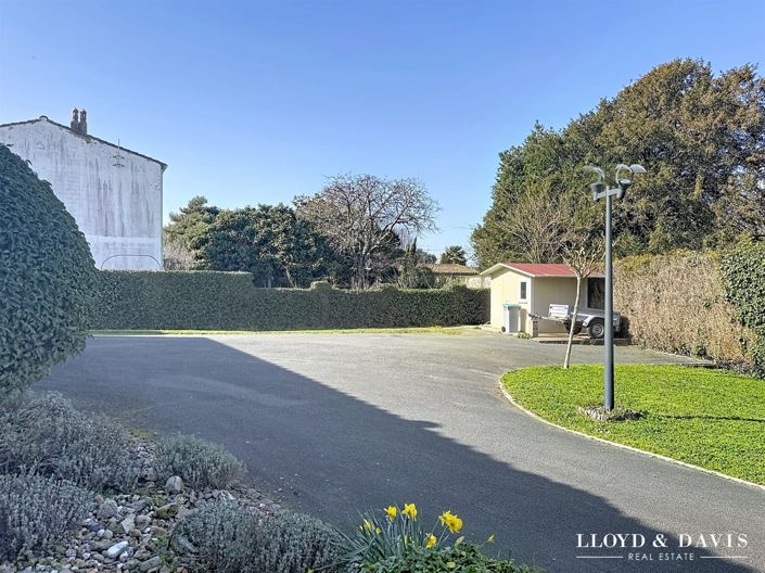 Image No.17-3 Bed House for sale