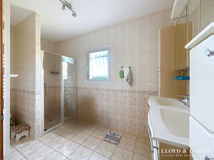 Image No.9-3 Bed House for sale