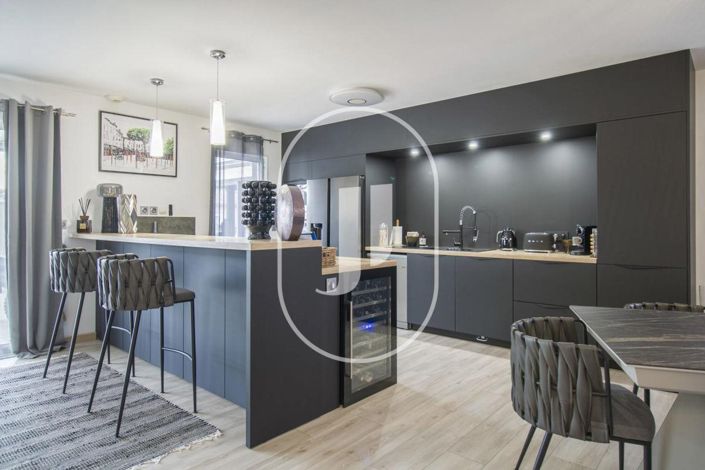 Image No.3-3 Bed House for sale