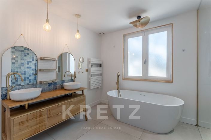 Image No.5-5 Bed House for sale