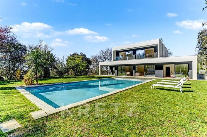 Image No.10-4 Bed Property for sale