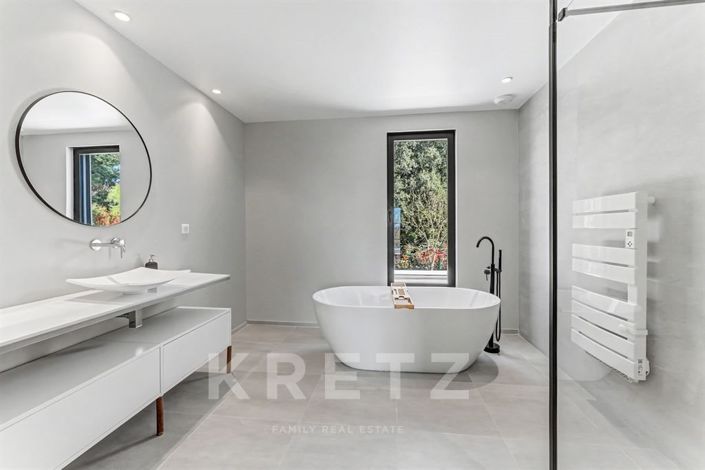 Image No.13-4 Bed Property for sale