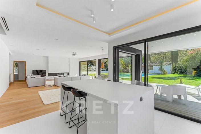 Image No.5-4 Bed Property for sale