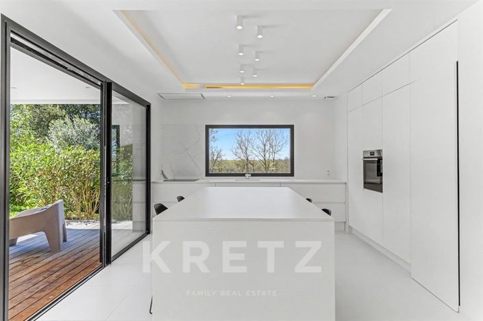 Image No.6-4 Bed Property for sale