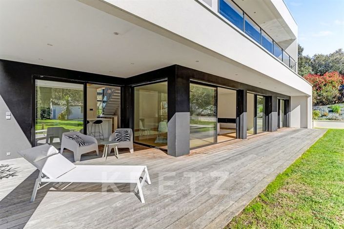 Image No.9-4 Bed Property for sale