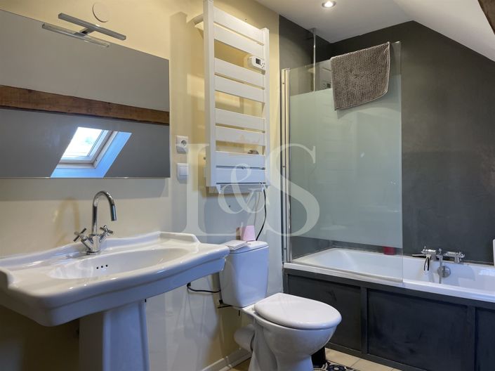 Image No.17-5 Bed House for sale