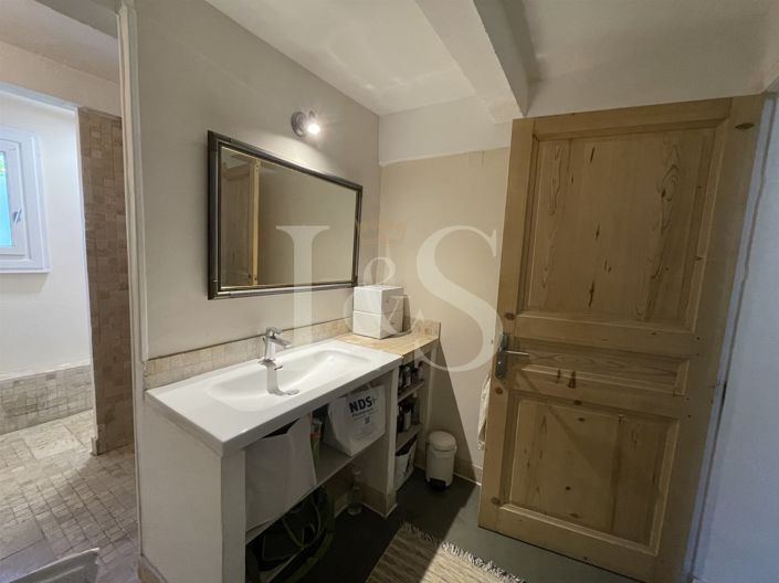 Image No.20-5 Bed House for sale