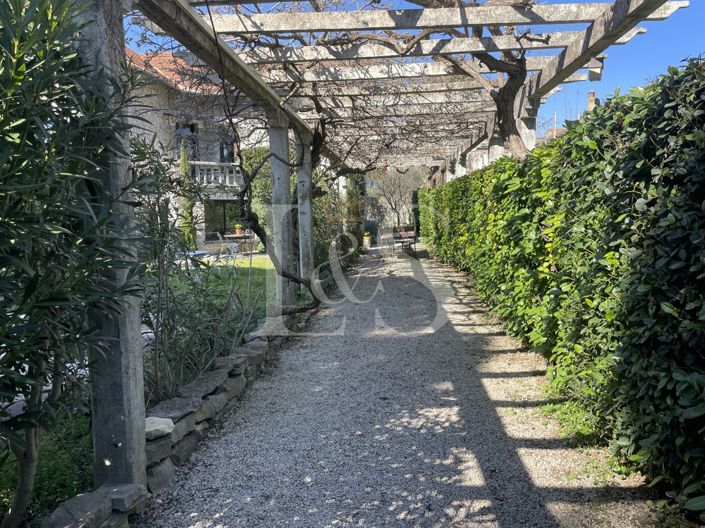 Image No.5-5 Bed House for sale