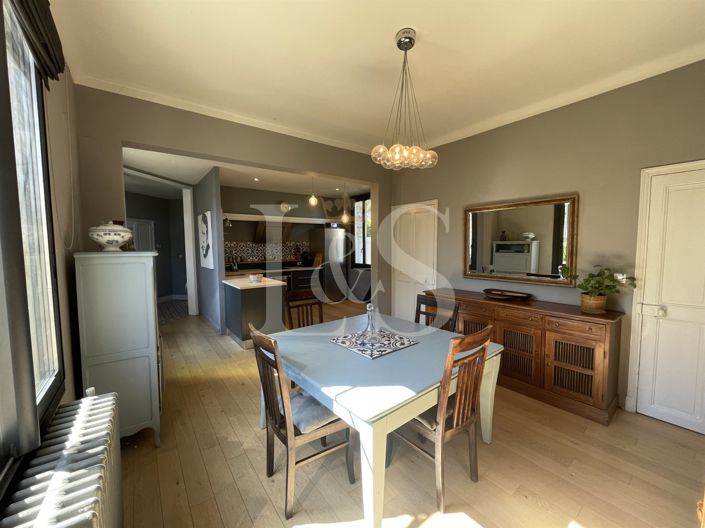 Image No.8-5 Bed House for sale