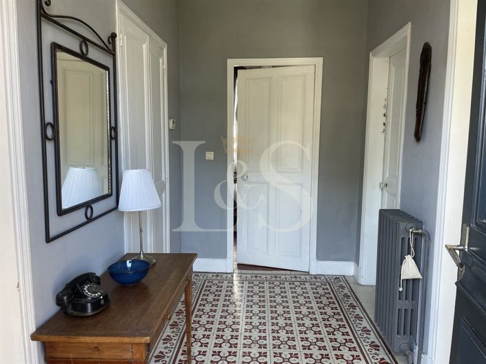 Image No.9-5 Bed House for sale