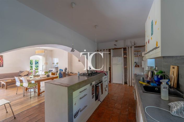 Image No.10-12 Bed House for sale