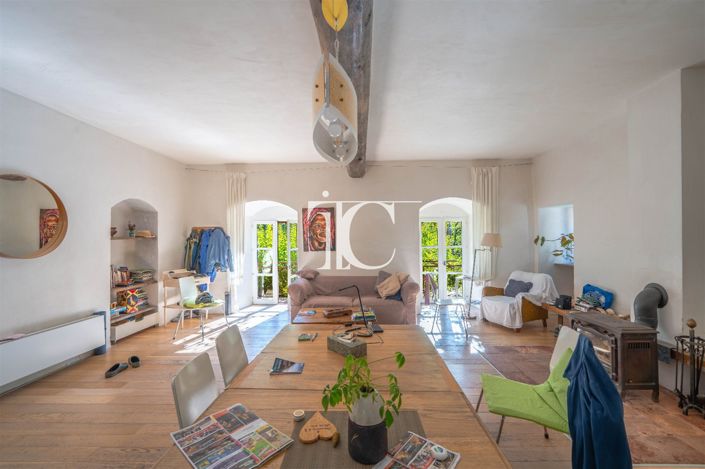 Image No.5-12 Bed House for sale