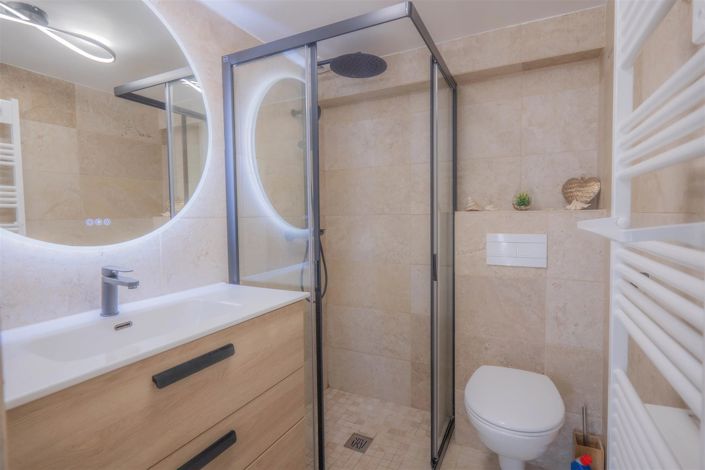 Image No.5-2 Bed House for sale