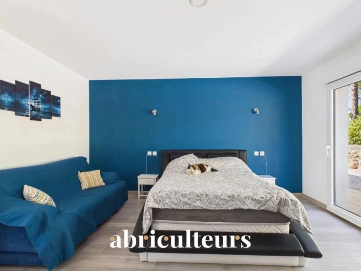 Image No.10-3 Bed House for sale